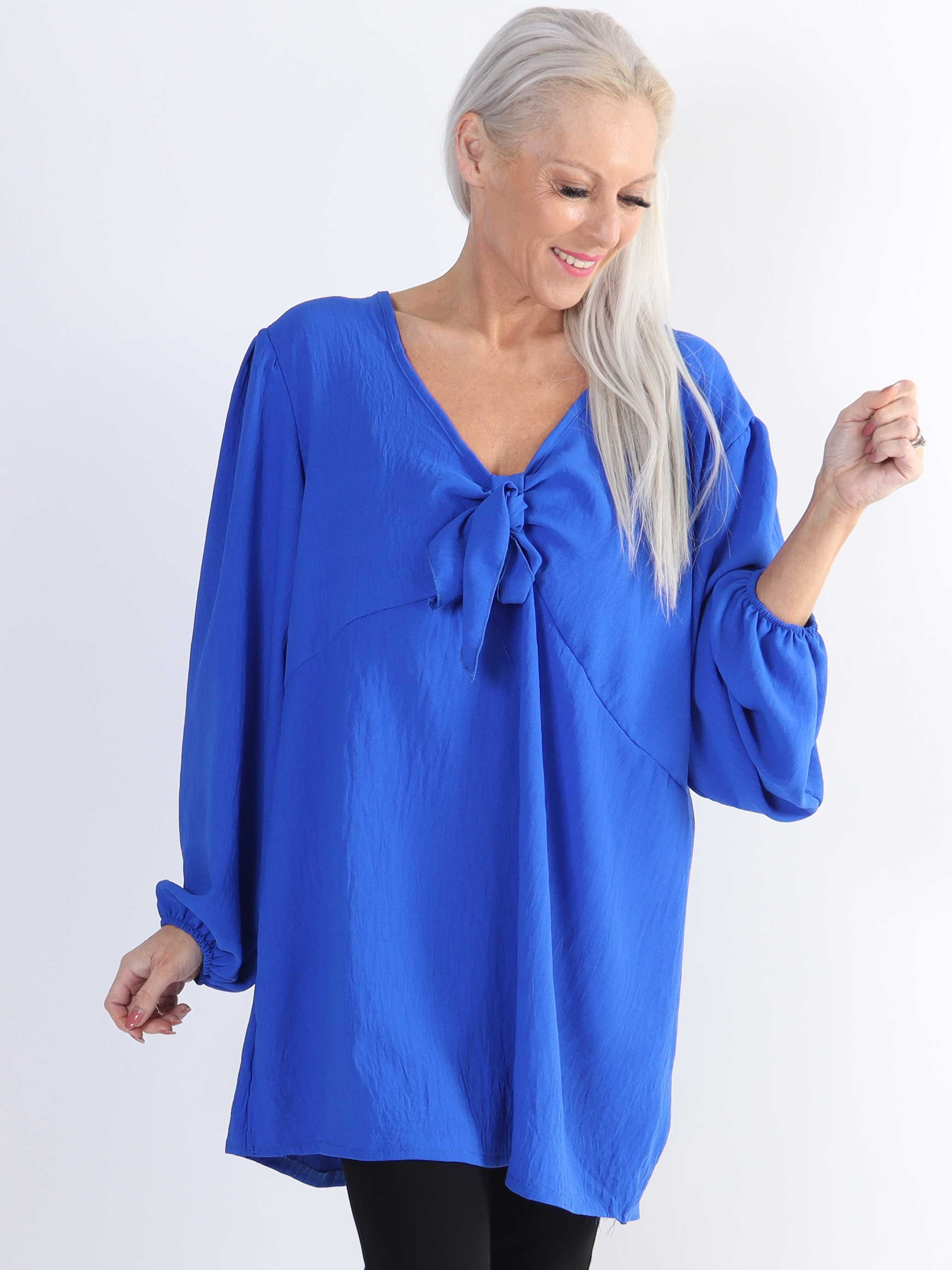 Cassandra - Sød plus size tunika med sløjfe ved brystet